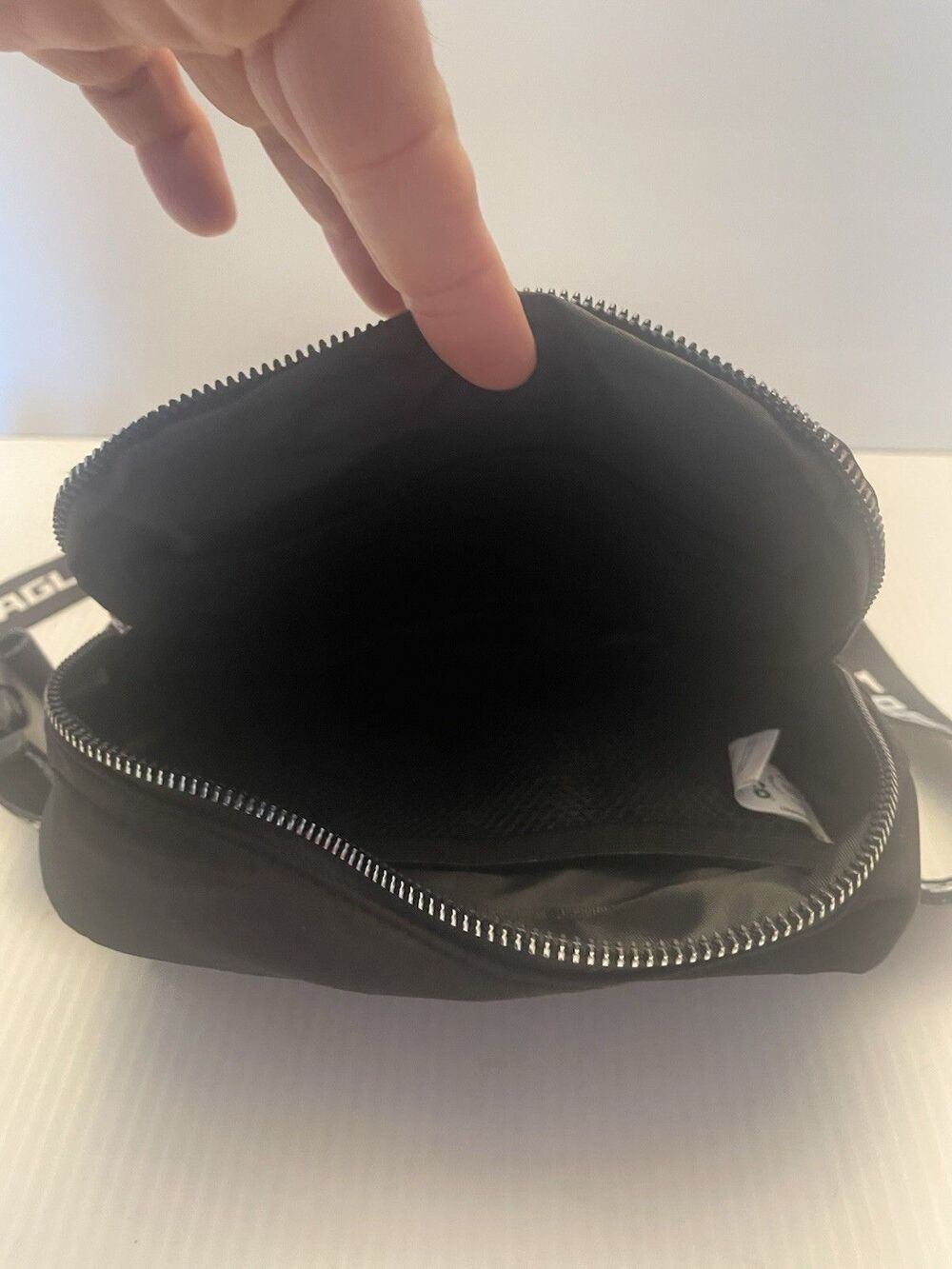NFL Philadelphia Eagles Crossbody Belt Bag FOCO - Picture 3 of 5